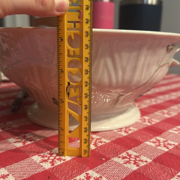 Belleek Serving Bowl - Picture 9 of 9